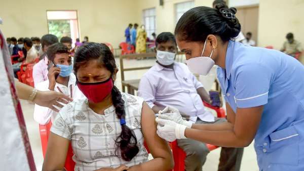 'கொரோனா இனி தொடர்ந்து உருமாறும்.. வைரஸ் பரவலை தடுக்க புதிய வேக்சின்கள் தேவை..' புது வார்னிங்