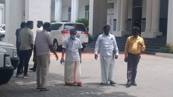 'ஸ்டிரிக்ட் ஆக்ஷன்..'அண்ணாத்த கட்வுட்டுக்கு ஆட்டை பலிகொடுத்து ரத்தாபிஷேகம்: கமல் கட்சி நிர்வாகி புகார்