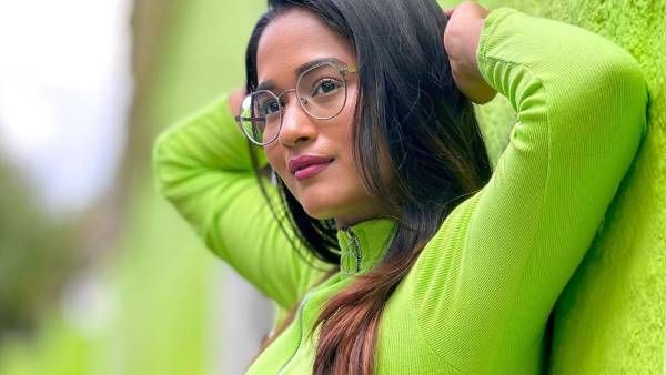 பச்சை நிறத்தில்....ரசிகர்களின் மனதை பறிக்கும் காவியா அறிவுமணி