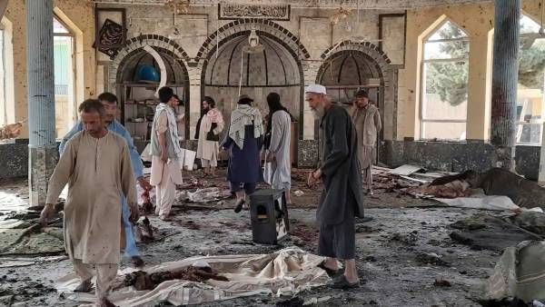 ஆப்கான் மசூதியில் பயங்கர குண்டுவெடிப்பு.. 100 பேர் உடல் சிதறி பரிதாபமாக உயிரிழப்பு!