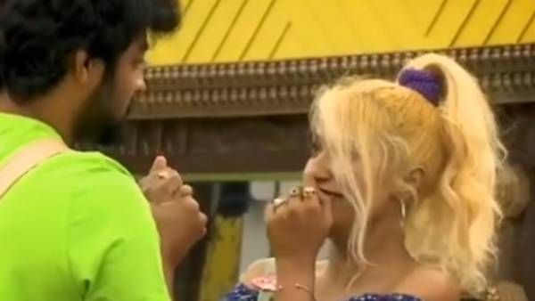 கையை பிடிச்சு காதல் பேசிய ராஜு....இது எப்போ தொடங்கிச்சி.. கலாய்க்கும் ரசிகர்கள்