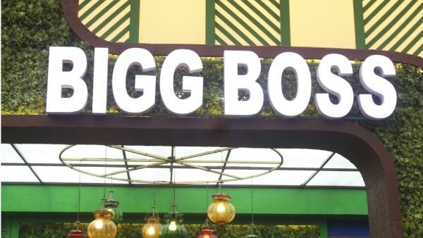 விஜய் டிவியே ஷாக் ஆகற மாதிரி மிலாவை பிக்பாஸ் லிஸ்டில் சேர்த்த நம்மாளுங்க.. எல்லாமே வதந்திதானா?