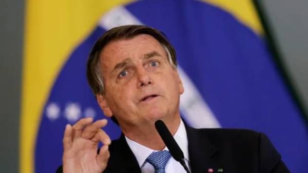 'ட்விஸ்ட்..' உச்சத்தில் கொரோனா உயிரிழப்புகள்.. பிரேசில் அதிபர் மீதே பாயும் கொலை வழக்கு?