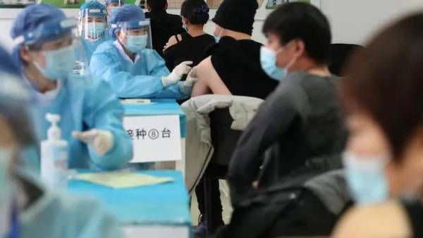 பெருத்த சந்தேகம்.. தடுப்பூசிகள் போட்டும் எகிறும் கொரோனா தொற்று.. கலங்கும் சீனா.. மீண்டும் லாக்டவுன்