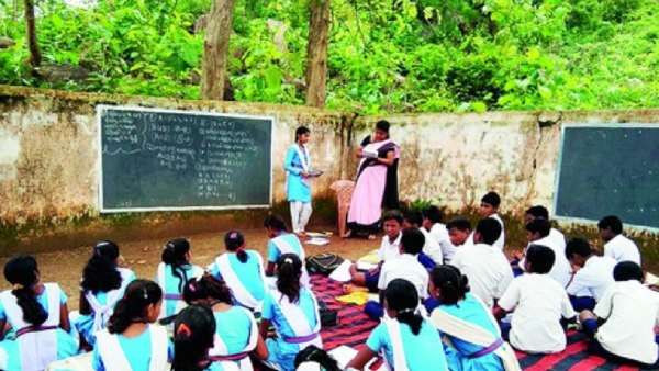 வீடு தேடி வரும் பள்ளி... வீதி வகுப்பறை - அசத்தும் தமிழக பள்ளிக்கல்வித்துறை