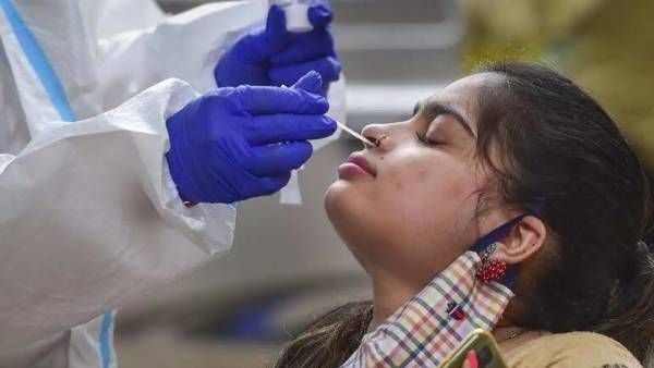 ஒருபக்கம் வெள்ளம்.. மறுபக்கம் தொற்று.. சிக்கி திணறும் கேரளா.. தடுப்பு, மீட்பு நடவடிக்கைகள் தீவிரம்