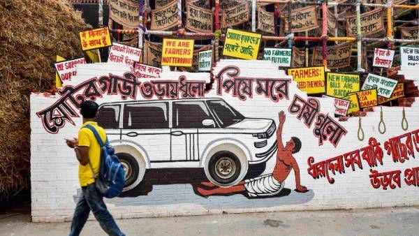 சபாஷ்.. பிரம்மாதம்.. விவசாயிகள் பிரச்சனையை தத்ரூபமாக காட்சிப்படுத்திய துர்கா பூஜை பந்தல்..!