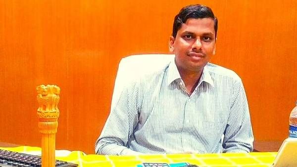 'இல்லம் தேடி கல்வி' திட்டத்திற்கு.. சிறப்பு அதிகாரியாக இளம்பகவத் ஐஏஎஸ் நியமனம்.. தமிழக அரசு உத்தரவு