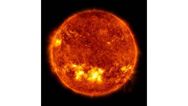 சூரியனில் திடீரென எழுந்த பெரும் கதிர் வீச்சு.. படம் பிடித்த நாசா! பூமியில் நாளை தாக்கம் ஏற்படுத்தும்