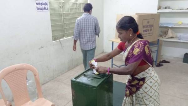 முதற்கட்ட உள்ளாட்சி தேர்தல்.. 74 சதவீதம் வாக்குகள் பதிவு.. அதிகபட்சம் எந்த மாவட்டம் தெரியுமா?