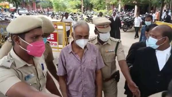 சிவசங்கர் பாபா நீதிமன்றத்தில் ஆஜர்.. அவரை பார்ப்பதற்காக கைக்குழந்தையுடன் காத்திருந்த பக்தர்கள்!