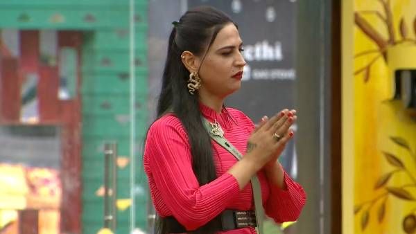 நமிதா வெளியேற உண்மையான காரணம் இதுதான்..இவ்வளவு நாள் இதை வெளியே சொல்லலையே!!??