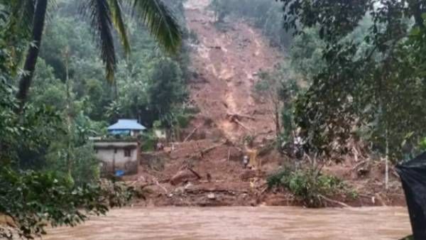 கடவுளின் தேசத்தில் அதீத கனமழை.. கோட்டயம், இடுக்கியில் அபாயகரமான நிலைமை.. மீட்பு பணியில் ராணுவம்!