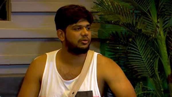 ஜோசியத்தை தொடங்கிய அபிஷேக்..கலாய்த்து தள்ளும் நெட்டிசன்கள்