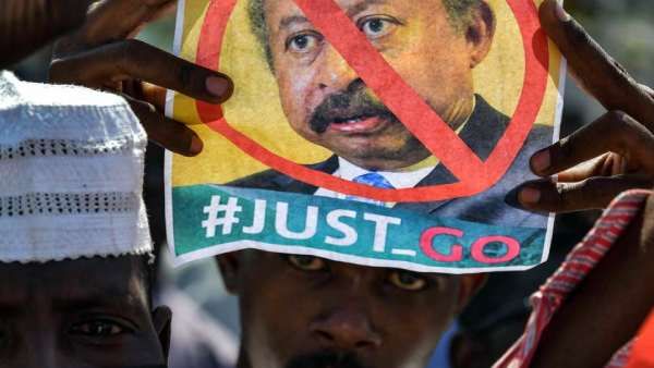 சூடான் ஆட்சிக்கவிழ்ப்பு: ராணுவம் போராட்டக்காரர்களை சுட்டதில் 7 பேர் பலி - நிதி உதவியை நிறுத்திய அமெரிக்கா