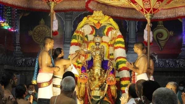 ஐப்பசி பவுர்ணமியில் கருட வாகனத்தில் வலம் வந்த மலையப்பசுவாமி - பக்தர்கள் தரிசனம்