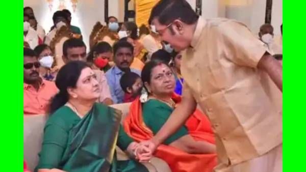 மகள் திருமண வரவேற்பில்.. சசிகலாவின் கையை 