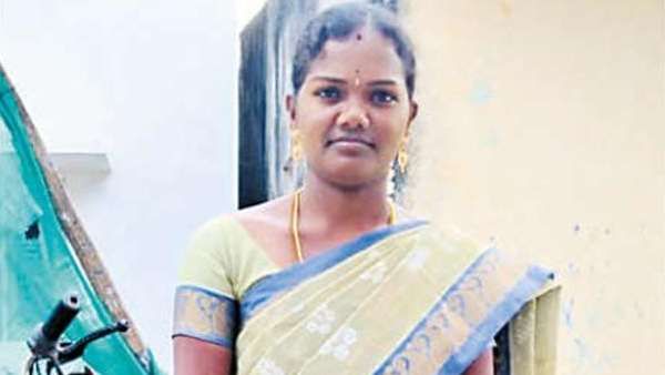 சர்கார் யோகிபாபு போல் கள்ள ஓட்டு போட்ட நபர்.. விஜய் ரூட்டை பிடித்து போராடி வாக்களித்த பெண்!