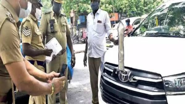 உஷார் உங்கள் வாகனத்தில் இந்த ஸ்டிக்கர் உள்ளதா? உடனே நீக்கிடுங்க.. போலீஸ் கண்காணிக்கிறது