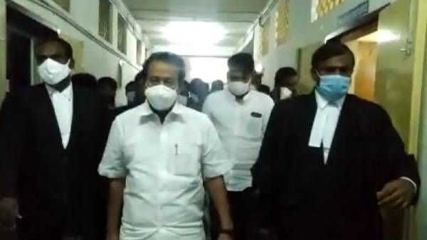 செம்மண் அள்ளிய வழக்கு: பொன்முடி, கவுதம் சிகாமணி 3 மணி நேரமாக விழுப்புரம் நீதிமன்றத்தில் காத்திருப்பு