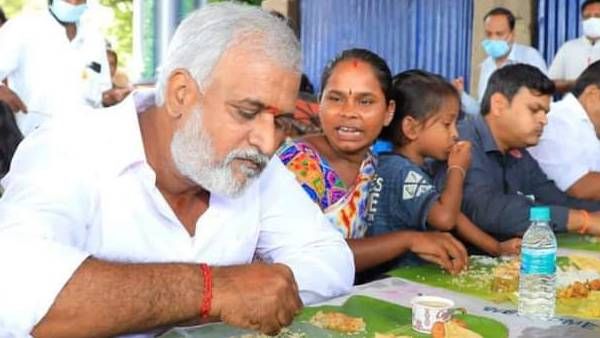 சமபந்தி விருந்தில் ஒதுக்கிறார்கள்.. கண்ணீர்விட்ட நரிக்குறவ பெண்...தன்னுடன் அமர வைத்து உணவுண்ட அமைச்சர்