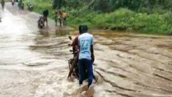 தரைப்பாலம் தண்ணீரில் மூழ்கியதால்... கள்ளக்குறிச்சி -கடலூர் போக்குவரத்து துண்டிப்பு.. மக்கள் அவதி..!