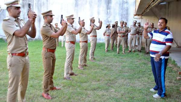 ரோந்து பணிக்கு துப்பாக்கி: டிஜிபி பேட்டி நடைமுறை சிக்கல் என்ன?யார் யார் துப்பாக்கி வைத்துக்கொள்ளலாம்