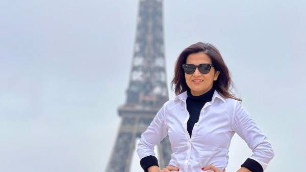 ஈபிள் டவரை கவர் பண்ணி டிடி போட்ட போஸ்ட்...கமெண்டுகளை கொட்டும் ரசிகர்கள்