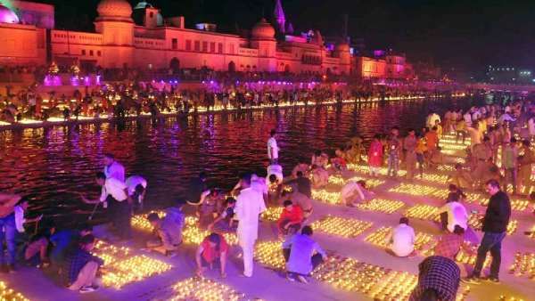 தீபாவளி : 12 லட்சம் தீபங்களால் ஜொலிக்கப்போகும் அயோத்தி - கொண்டாட தயாராகும் மக்கள் 