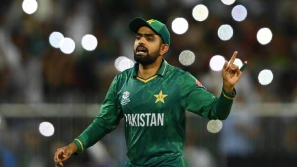 இவரெல்லாம் கேப்டனா? இப்படி பேசலாமா?.. வாயை கொடுத்து வாங்கி கட்டிக்கொண்ட பாபர் ஆஸம்! சர்ச்சை