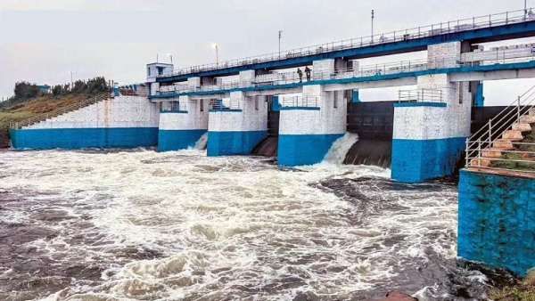 கொட்டித்தீர்த்த கனமழையால் வேகமாக நிரம்பும் செம்பரம்பாக்கம் ஏரி - 3000 கன அடி நீர் திறப்பு