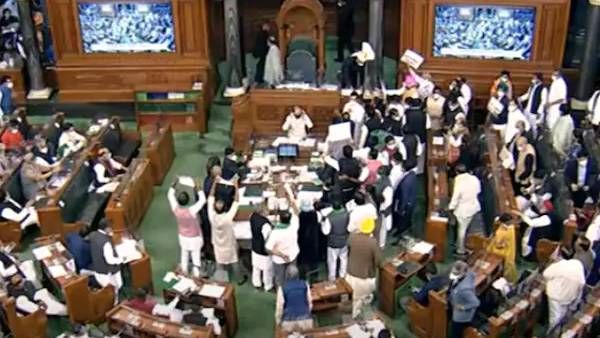 எதிர்க்கட்சிகளின் அமளி- ராஜ்யசபா, லோக்சபாவில் விவசாய சட்டங்களை ரத்து செய்யும் மசோதா நிறைவேற்றம்!