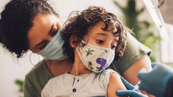 இந்தியாவில் சிறார்களுக்கு வேக்சின் எப்போது..18+க்கு கூடுதலாக பூஸ்டர் டோஸ் செலுத்த முடிவு? பரபர தகவல்