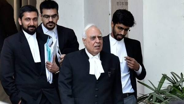 குஜராத் கலவரம்: குற்றவாளிகளுக்கு சிறப்பு புலனாய்வு குழு ஆதரவு- உச்சநீதிமன்றத்தில் கபில் சிபல் வாதம்