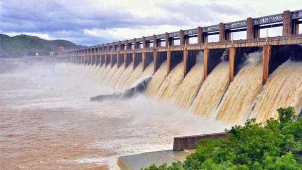 மேட்டூர் அணை 120 அடியை எட்டியது, உபரி நீர் அப்படியே வெளியேறுகிறது, காவிரி கரை மக்களுக்கு எச்சரிக்கை