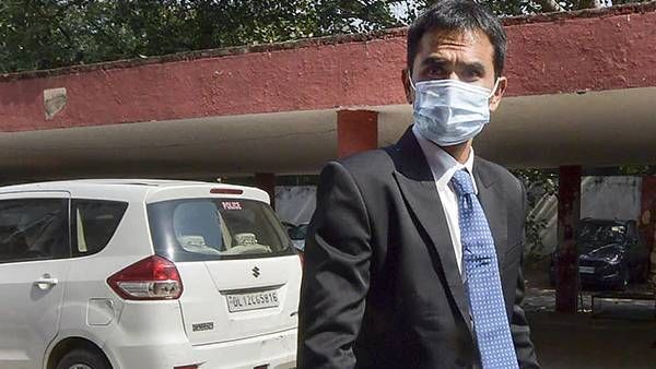 ஆர்யன்கான் வழக்கில் திருப்பம்: என்.சி.பி அதிகாரி சமீர் வான்கடே திடீர் பணியிட மாற்றம்.. பின்னணி!