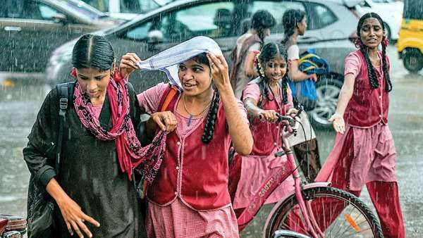 13 மாவட்டங்களில் பள்ளி, கல்லூரிகளுக்கு விடுமுறை.. 3 மாவட்டங்களில் பள்ளிகளுக்கு மட்டும் விடுமுறை