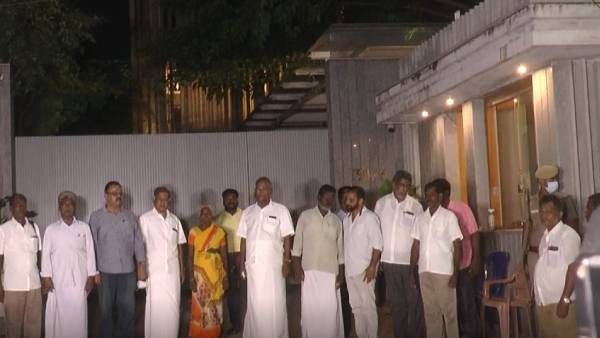 ஜெய்பீம் சர்ச்சை: பாமகவினர் மிரட்டலால் நடிகர் சூர்யா வீட்டுக்கு துப்பாக்கி ஏந்திய போலீஸ் பாதுகாப்பு!