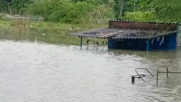 செங்கல்பட்டில் காம்பவுண்ட் சுவர் வரை தேங்கியுள்ள வெள்ளம்.. திம்மாவரம் கால்வாயில் வெள்ளப்பெருக்கு