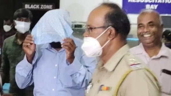 கல்வி நிறுவனங்களில் தொடரும் ஷாக்.. மாணவிகளிடம் பாலியல் சீண்டல்.. அரசு கலைக்கல்லூரி பேராசிரியர் கைது!