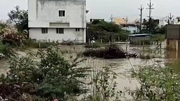 15 ஆண்டுகளுக்கு பின்.. மீண்டும் திருச்சியை திணறடிக்கும் வெள்ளம்.. முக்கிய ஆறுகளில் வெள்ளப்பெருக்கு