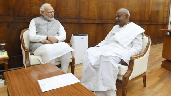 பிரதமர் மோடியை சந்தித்த முன்னாள் பிரதமர் தேவகவுடா..! என்ன பேசினார்கள்?