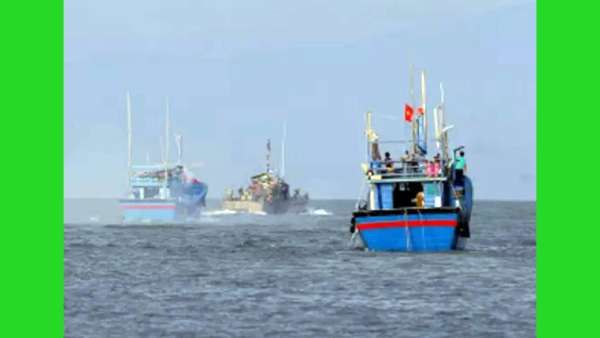 கடலில் பரபரப்பு.. இந்திய மீனவர் சுட்டுக்கொலை... பாகிஸ்தான் கடற்படை வீரர்கள் 10 பேர் மீது வழக்கு..!