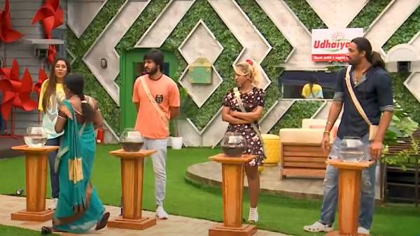 இப்படியெல்லாம் ஒருத்தன் கூட நட்பா பழகுவதற்கு சும்மா இருக்கலாம்.. பிரியங்காவை சீண்டும் தாமரை