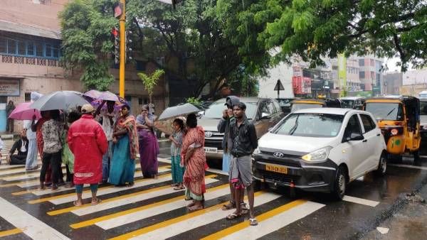 மயிலாப்பூரில் பரபரப்பு.. விடிய விடிய தூங்காமல் தவித்த சிட்டி சென்டர் மக்கள்.. ஆவேச மறியல்