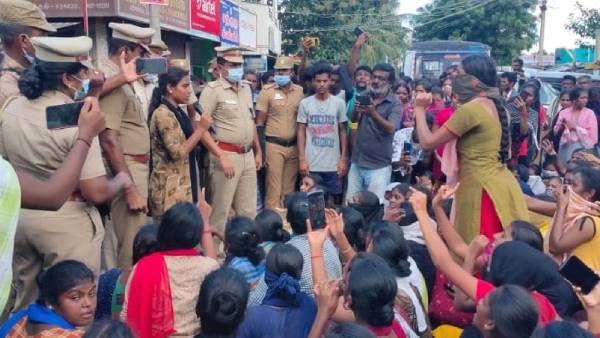 நள்ளிரவில் ஜீப்பில்.... திண்டுக்கல் அமமுக சுரபி ஜோதிமுருகன் மீது பாலியல் புகார்-மாணவிகள் ஆவேச மறியல்