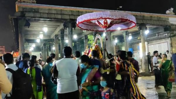 தமிழகம் முழுவதும் கார்த்திகை தீப விழா கோலாகலம்... முருகன், சிவ ஆலயங்களில் பக்தர்கள் தரிசனம்