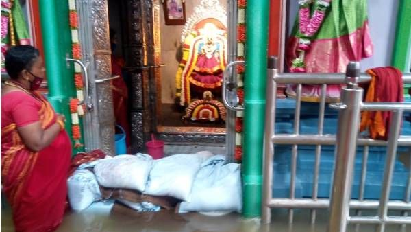 மேல்மருவத்தூர் ஆதிபராசக்தி கோயிலில் புகுந்தது வெள்ளநீர்.. கருவறையை தொட்டு நிற்கும் நீரால் பரபரப்பு
