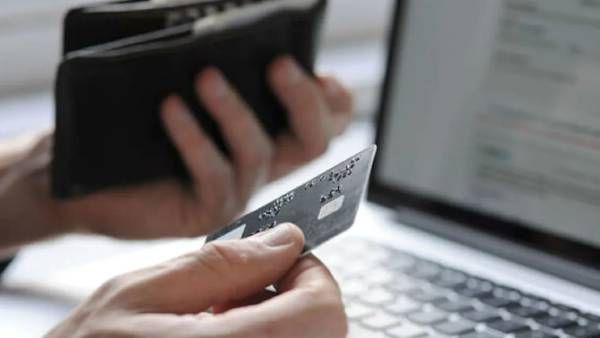 டெபிட் கார்டு, கிரெடிட் கார்டுகளுக்கு வருது டோக்கன் சிஸ்டம் - ஜன.1முதல் புதிய விதிமுறை அமல்