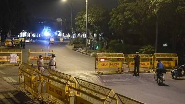 ஓமிக்ரான் பீதி: டெல்லியில் நாளை முதல் இரவு நேர ஊரடங்கு